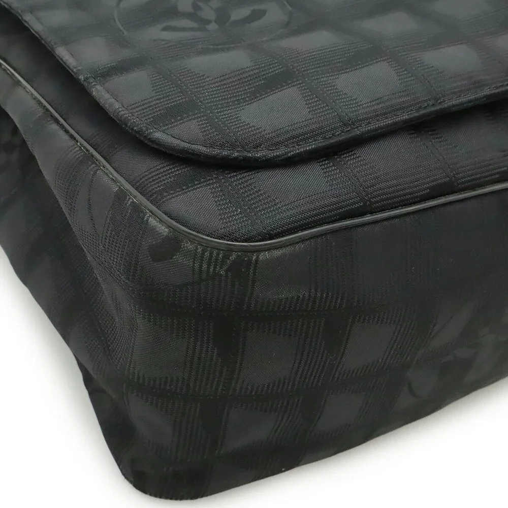 CHANEL Black Shoulder Bag